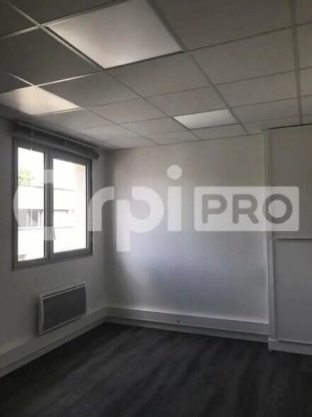 Office in Saint-Avertin for lease - Interior Photo - Image 1 of 3