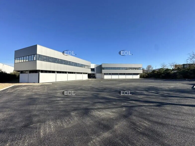 Flex in Les Pennes-Mirabeau for sale - Building Photo - Image 1 of 7