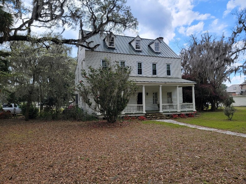 8083 Point of Pines Rd, Edisto Island, SC for sale - Primary Photo - Image 1 of 1