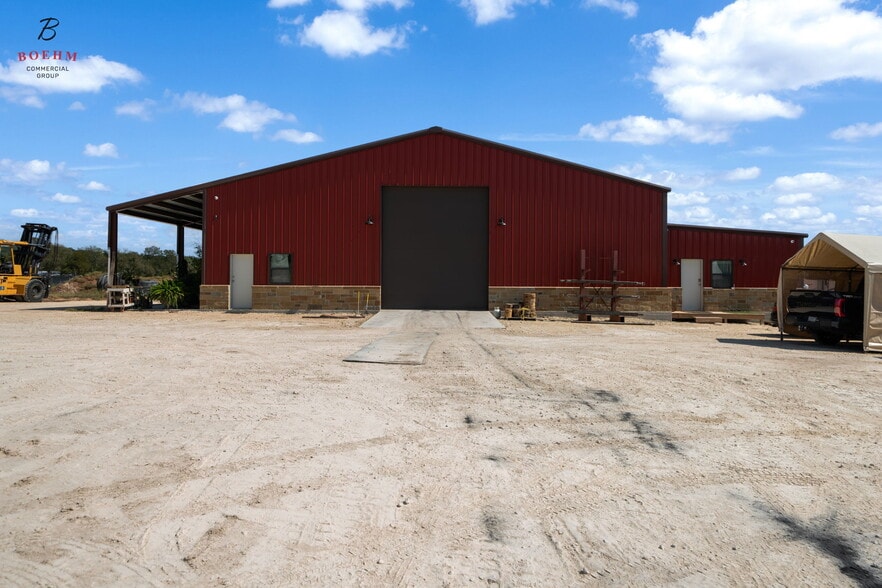 9106 Highway 16, Pipe Creek, TX for sale - Building Photo - Image 2 of 33