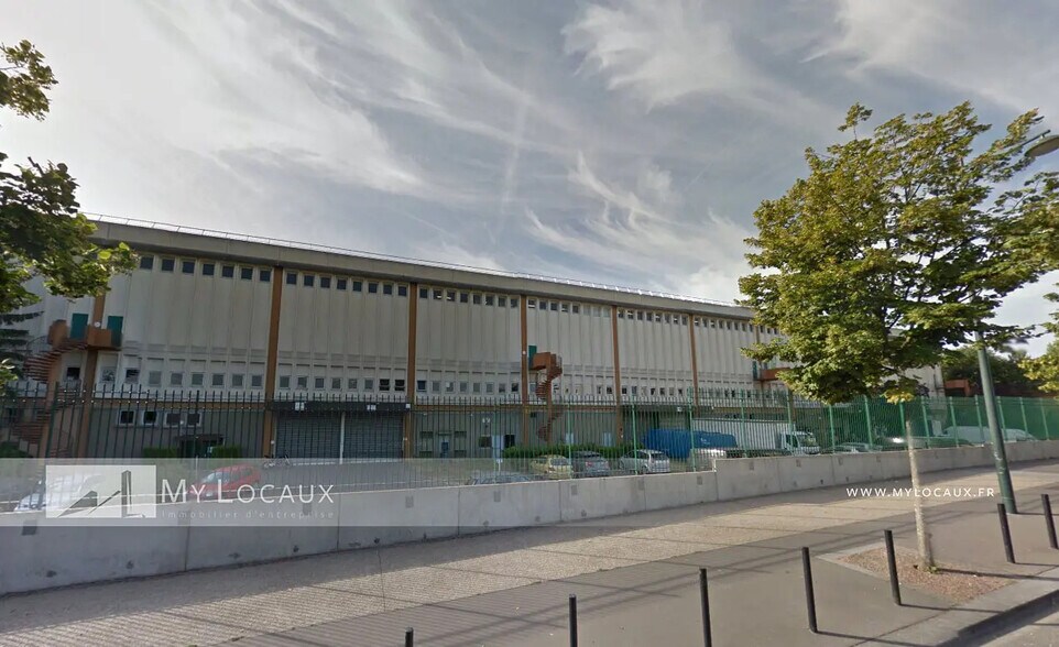 Industrial in Clichy for lease - Building Photo - Image 1 of 5