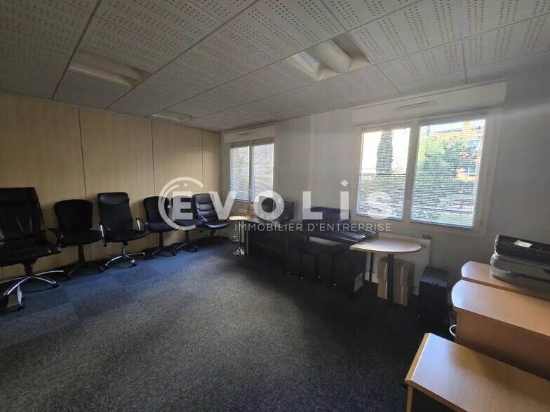 Office in Massy for lease - Interior Photo - Image 2 of 9