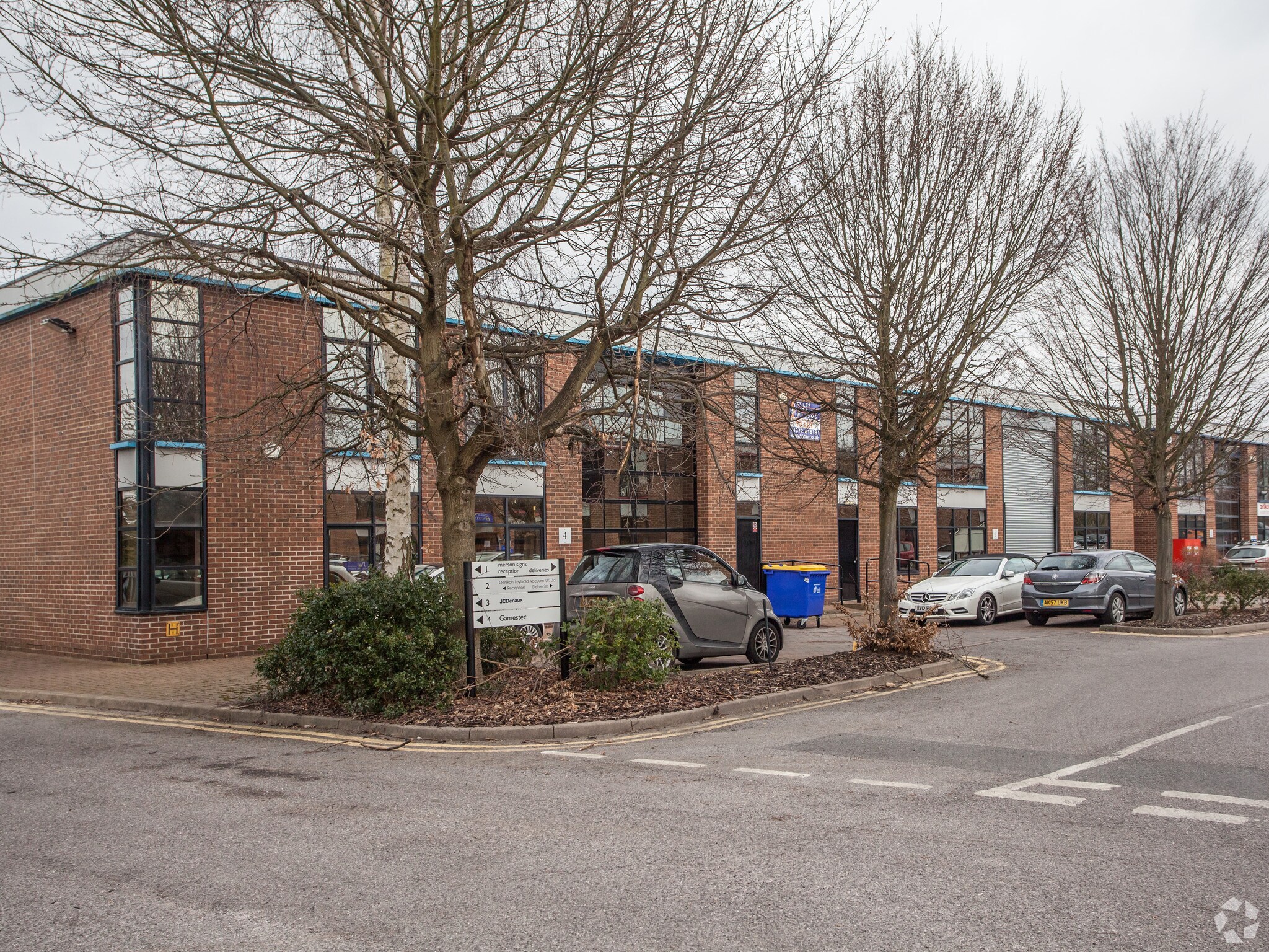 Leatherhead Rd, Chessington for sale Primary Photo- Image 1 of 1