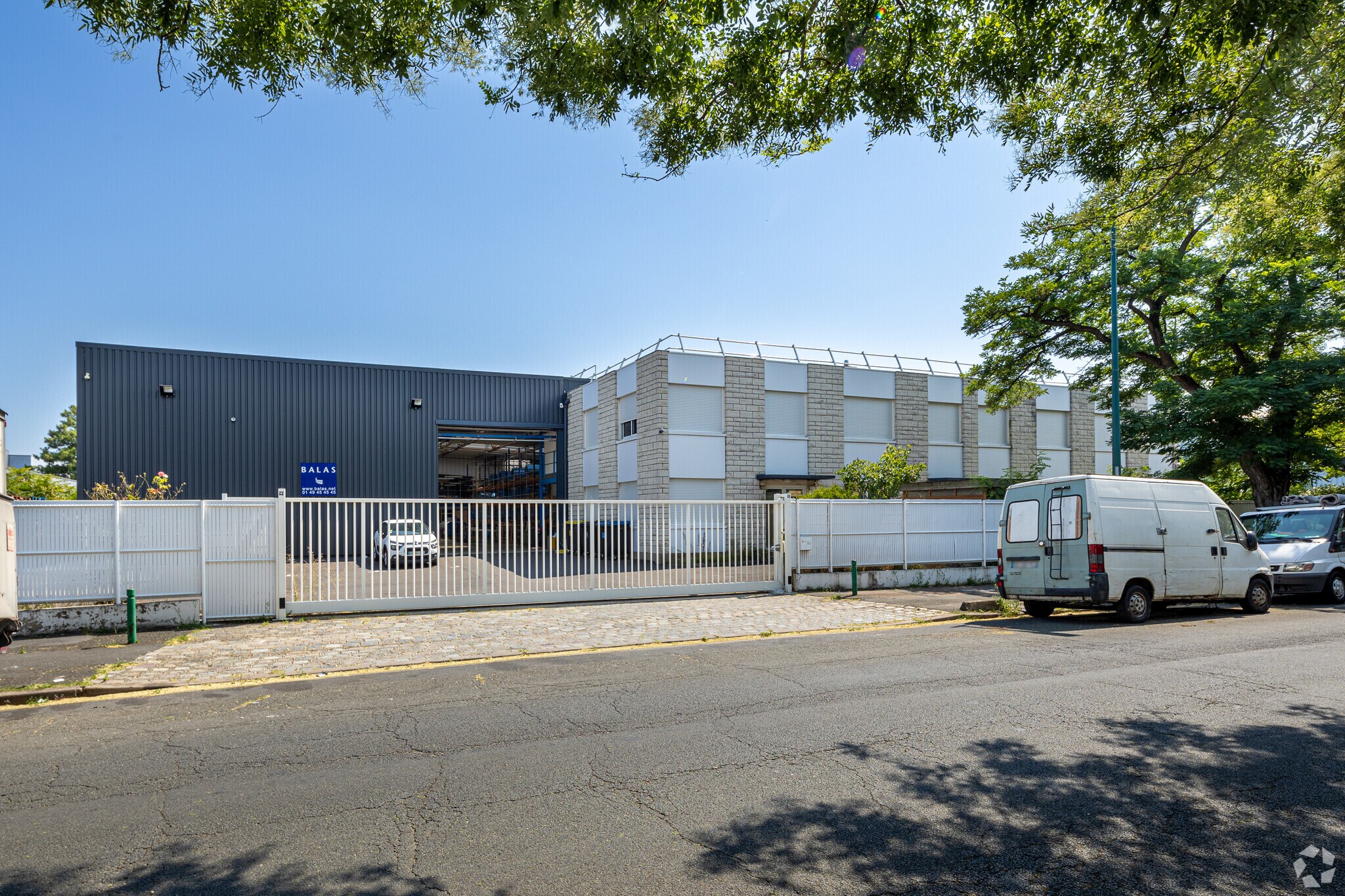 12 Rue Thomas Edison, Gennevilliers for lease Primary Photo- Image 1 of 3