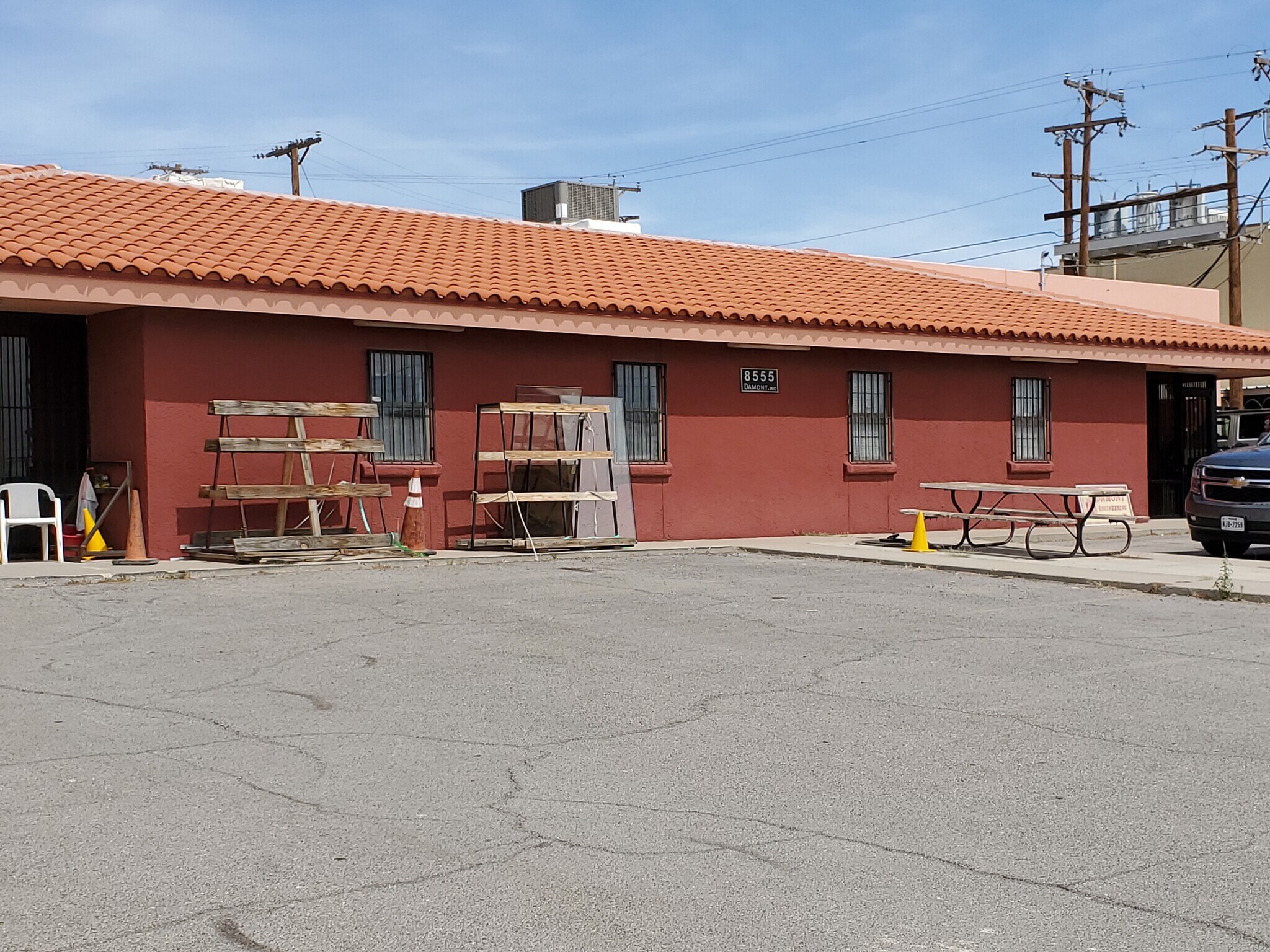 8555 Yermoland Dr, El Paso, TX 79907