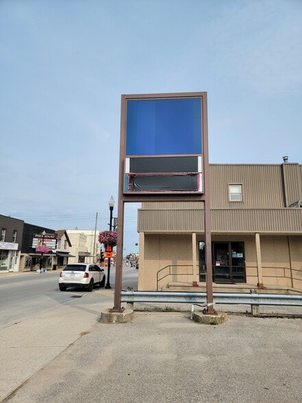 189 10th St, Hanover, ON for sale - Building Photo - Image 3 of 3