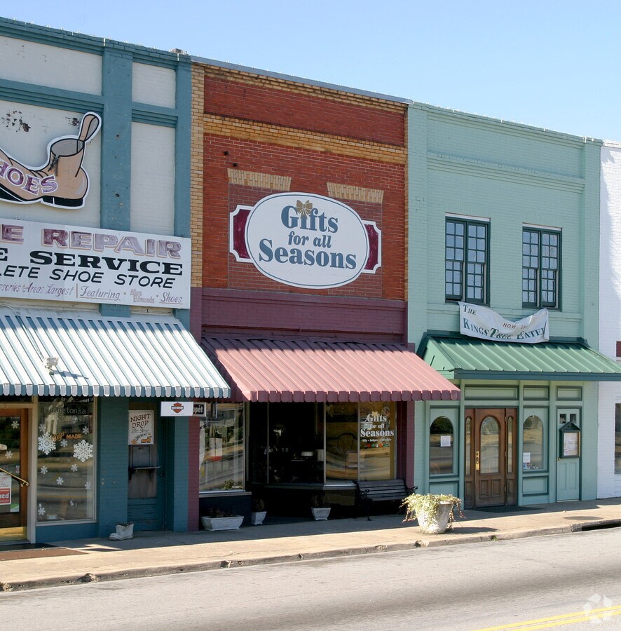 13 N Main St, Inman, SC 29349