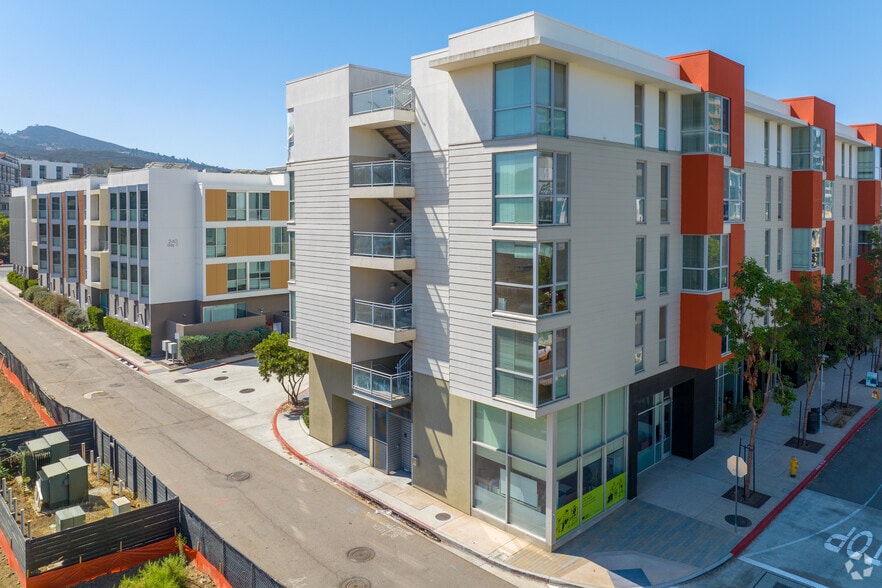 210 E Barham Dr, San Marcos, CA for lease - Building Photo - Image 2 of 3