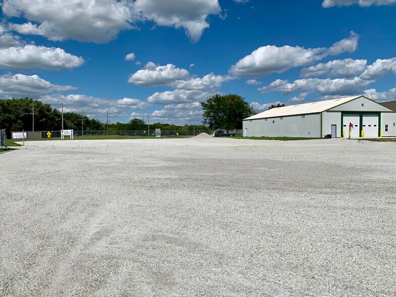 8086 N 2000E Rd, Manteno, IL for sale - Building Photo - Image 1 of 1