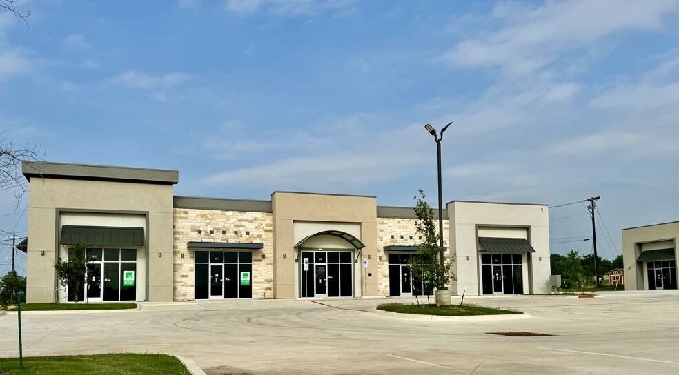 700 W New Hope Dr, Cedar Park, TX for lease - Building Photo - Image 2 of 16