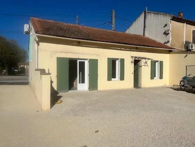 Office in Salon-de-Provence for lease - Building Photo - Image 1 of 12