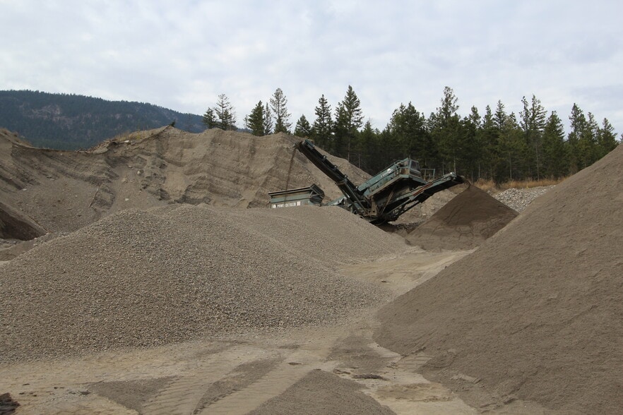 7229 Douglas Lake Rd, Thompson-Nicola, BC for sale - Building Photo - Image 3 of 5