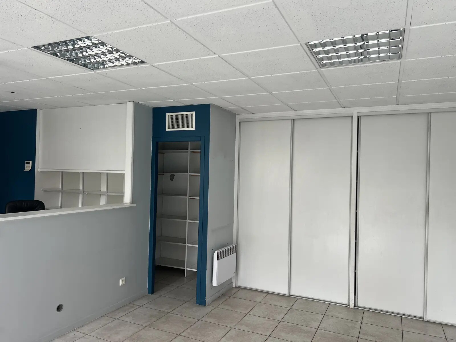 Retail in Fontaines-sur-Saône for sale Interior Photo- Image 1 of 4