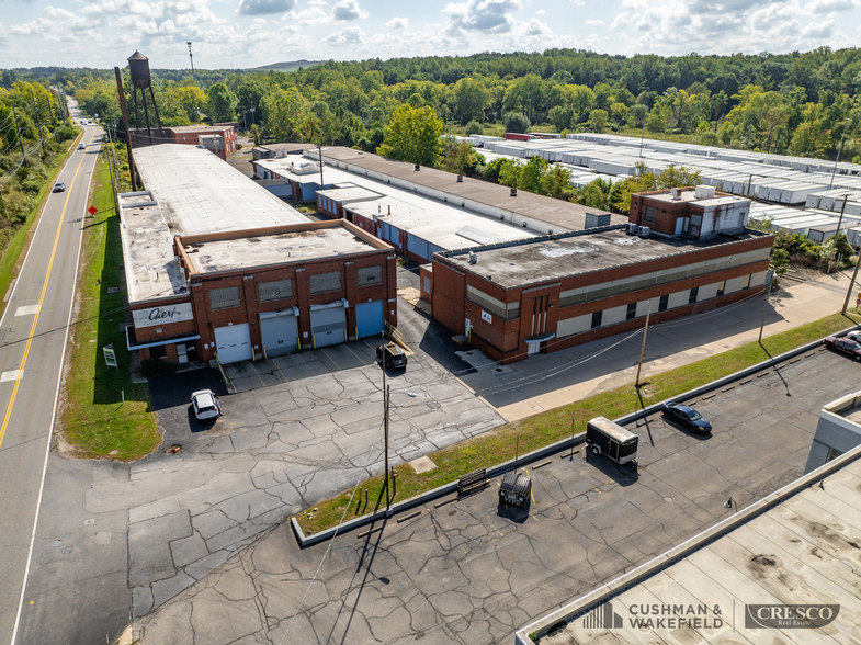 24350-24500 Solon Rd, Bedford Heights, OH for lease - Building Photo - Image 1 of 4