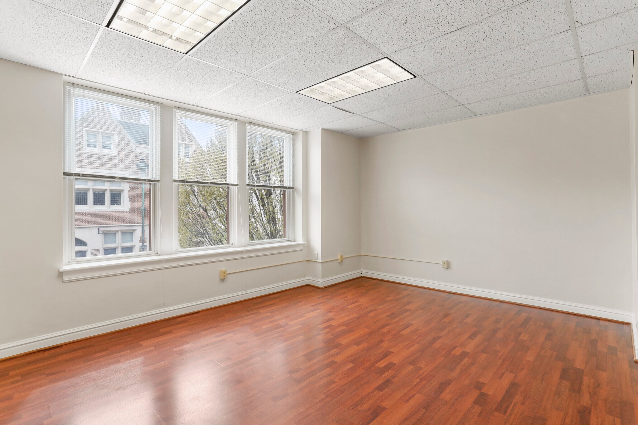 138-140 W Washington St, Hagerstown, MD for lease Interior Photo- Image 1 of 3