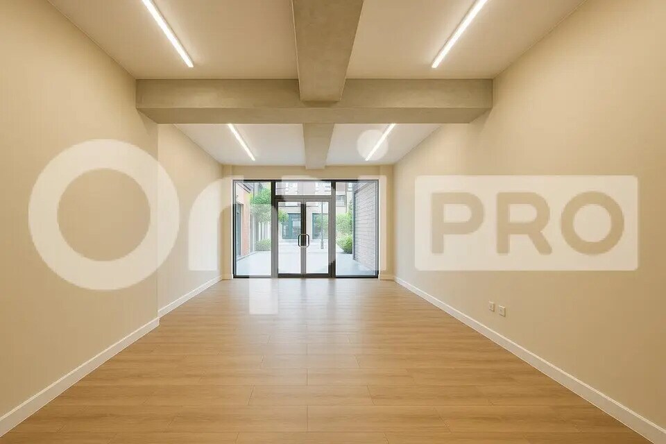 Retail in Saint-Paul-lès-Dax for lease Interior Photo- Image 1 of 3