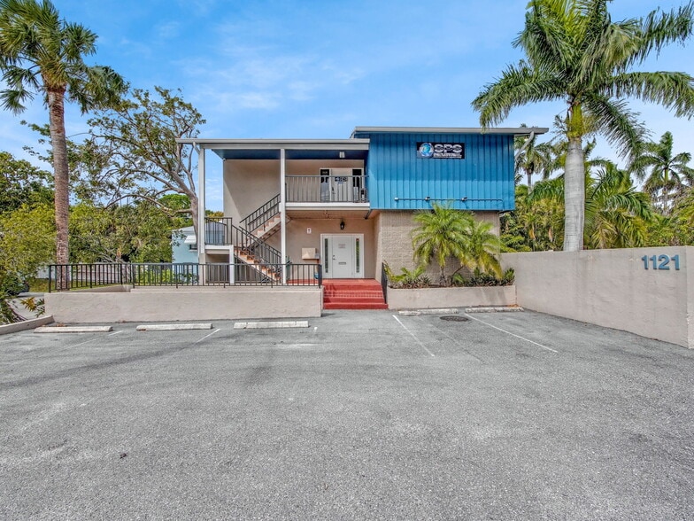 1121 SE Ocean Blvd, Stuart, FL for sale - Building Photo - Image 1 of 1