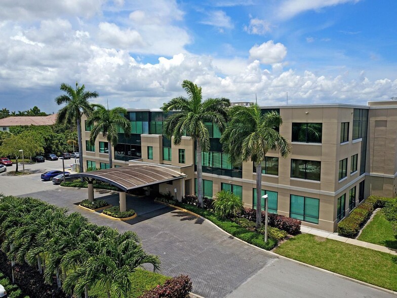 10075 Jog Rd, Boynton Beach, FL for lease - Building Photo - Image 2 of 4