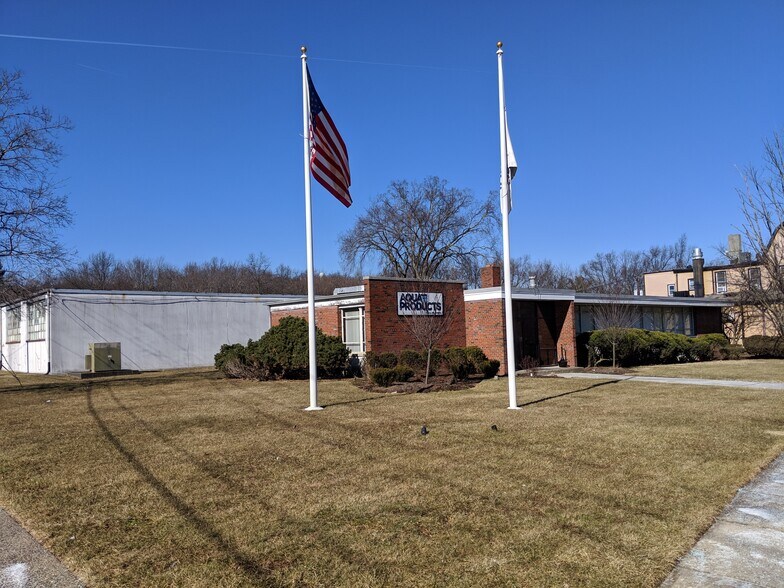 282 Grove Ave, Cedar Grove, NJ 07009