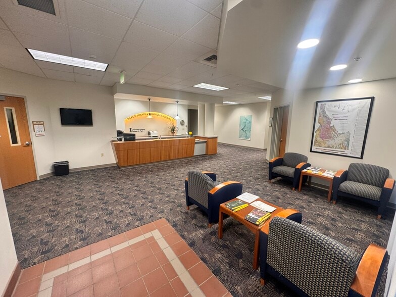 958 S Lochsa St, Post Falls, ID for lease - Interior Photo - Image 3 of 13