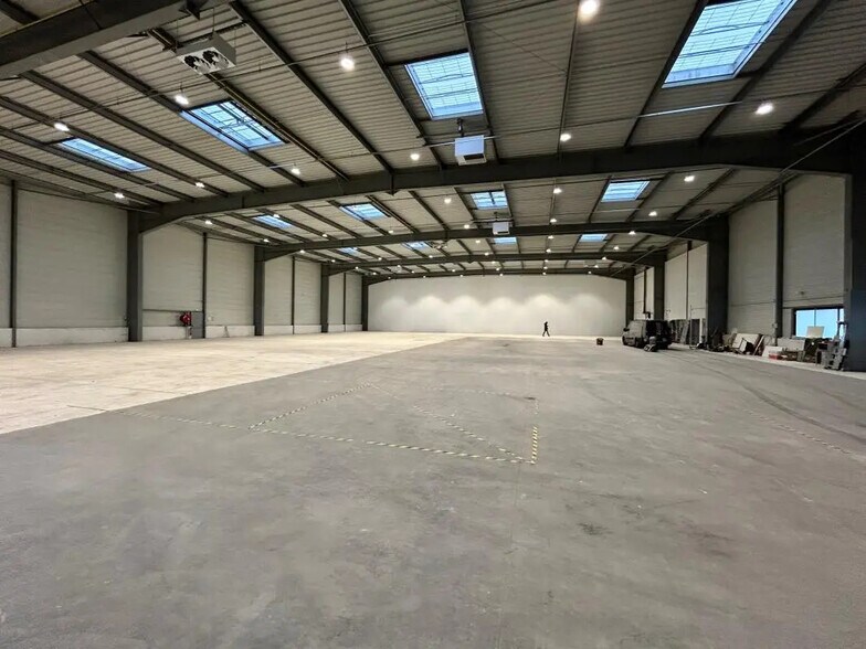 Office in Le Mesnil-Amelot for lease - Building Photo - Image 1 of 16