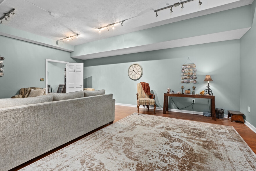 206 Alexander Ave, Strabane, PA for sale - Interior Photo - Image 3 of 31