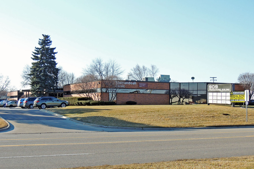 909 W Maple Rd, Clawson, MI for lease - Building Photo - Image 1 of 6