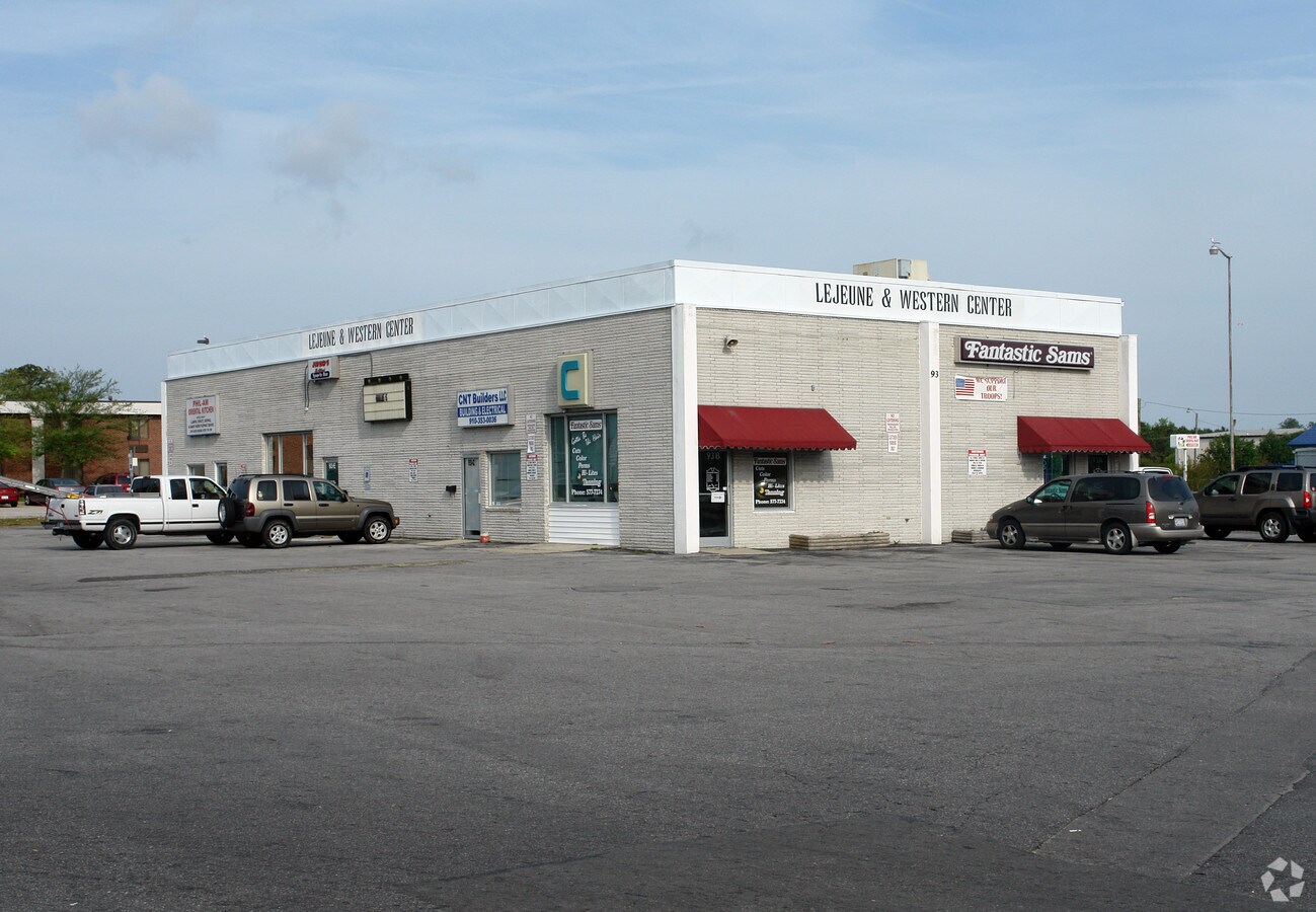 93 Western Blvd, Jacksonville, NC 28546