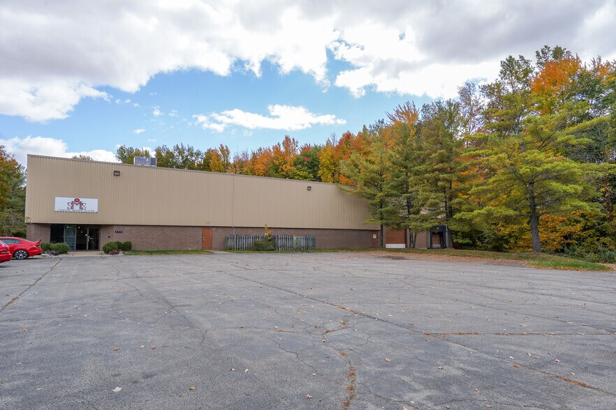 6775 Inwood Dr, Columbus, IN for sale - Primary Photo - Image 1 of 1