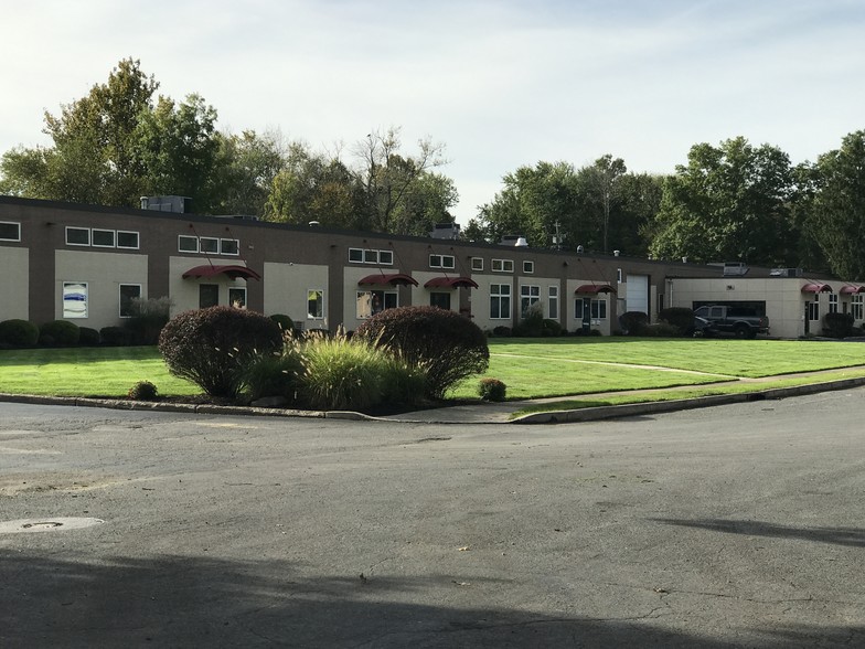 1-37 Rockland Park Ave, Tappan, NY for lease - Building Photo - Image 2 of 5