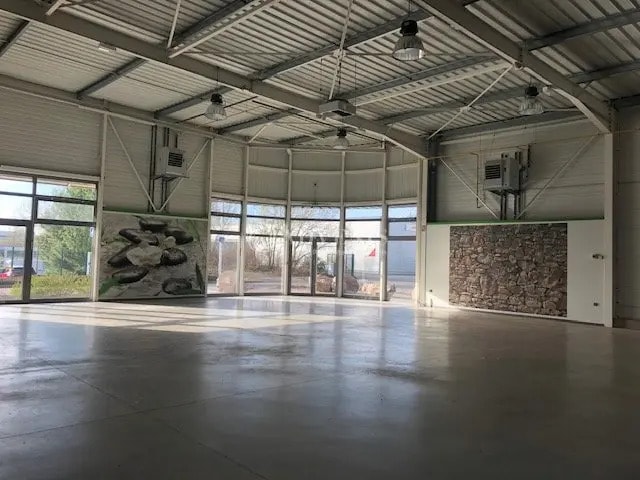 Location Commerce 389 m² - Photo 1