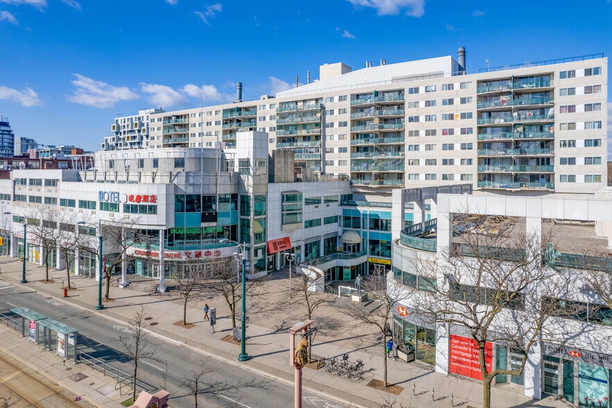 222 Spadina Ave, Toronto, ON for sale - Primary Photo - Image 1 of 6