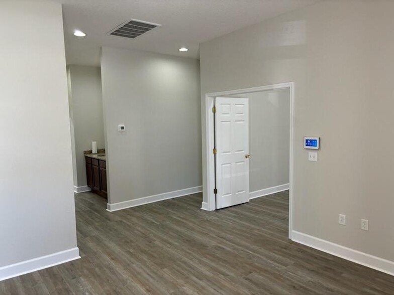 190 Fitzgerald Rd, Lakeland, FL for lease - Interior Photo - Image 2 of 10