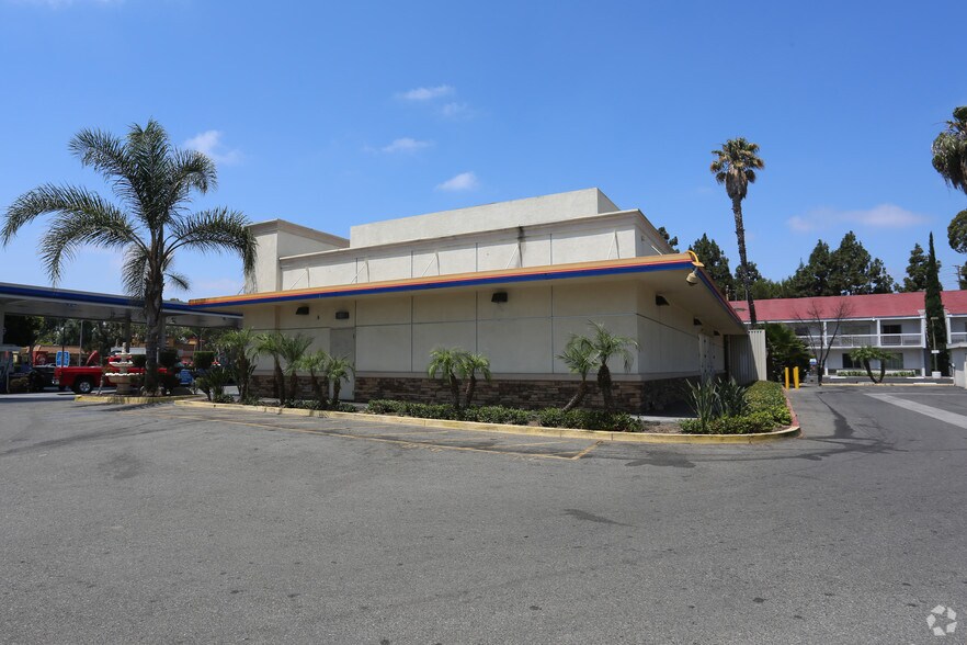 1727 E Dyer Rd Santa Ana Ca 92705 Property Record Loopnet Com