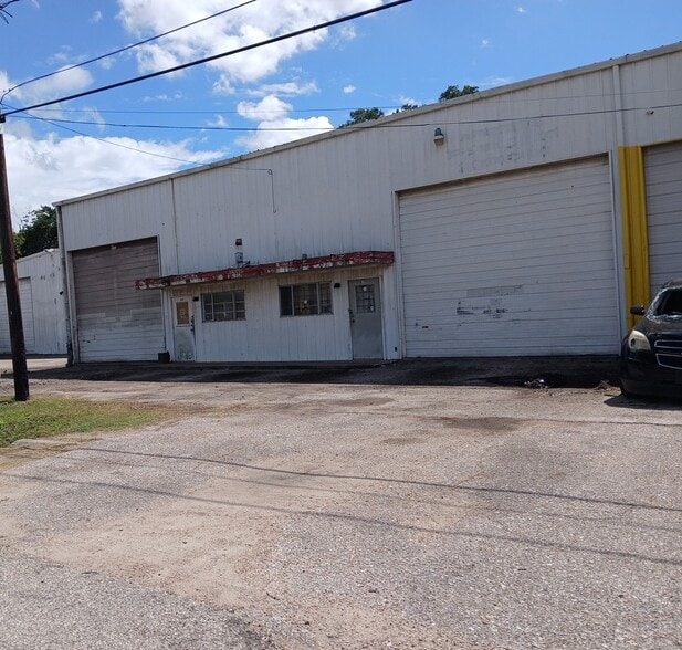 615-629 Leago St, Houston, TX for lease - Building Photo - Image 3 of 11