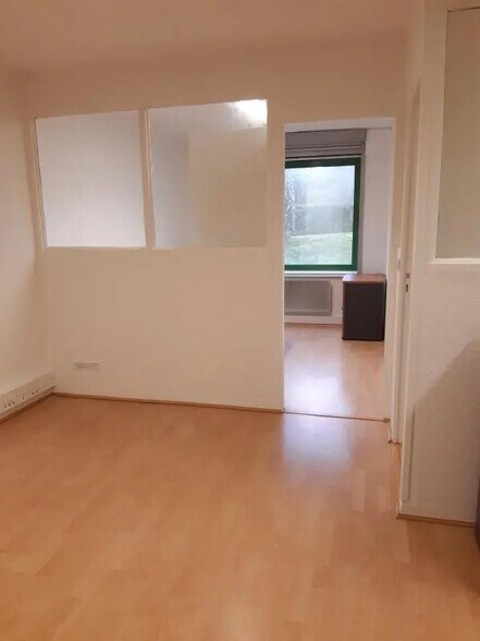 Office in Champs-sur-Marne for lease - Building Photo - Image 3 of 9