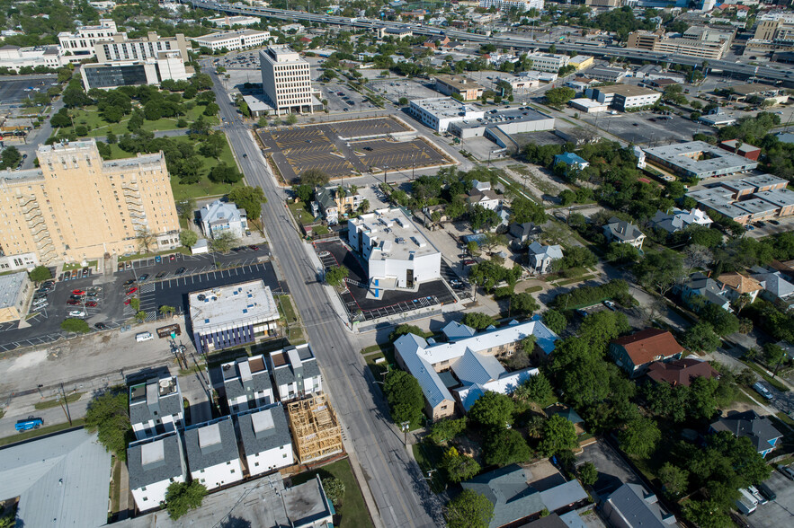 222 W Cypress St, San Antonio, TX for sale - Building Photo - Image 2 of 34