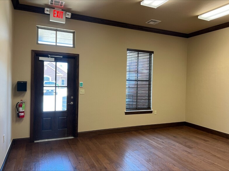 1907 W 33rd, Edmond, OK for lease - Building Photo - Image 3 of 4