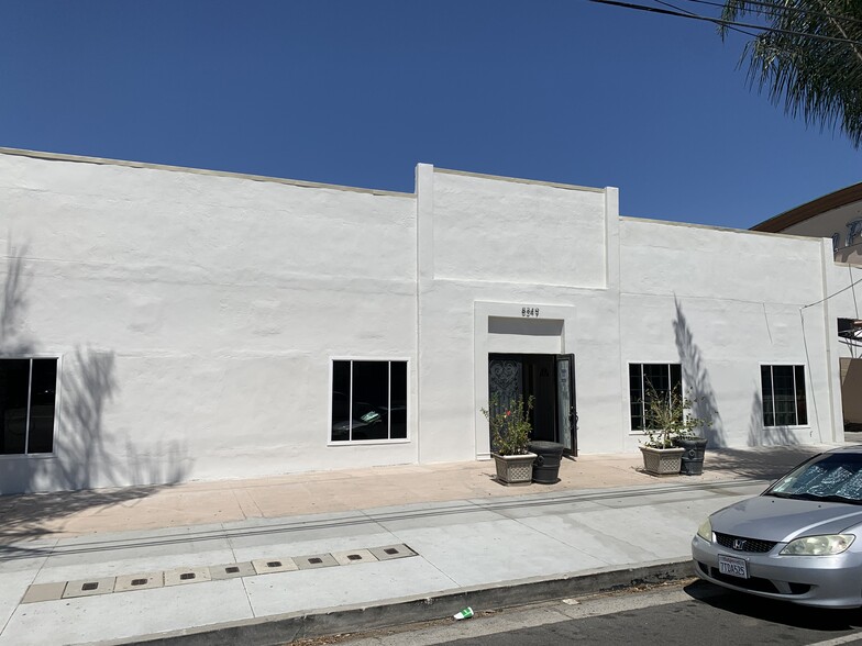 8349 Reseda Blvd, Northridge, CA for lease - Building Photo - Image 1 of 3