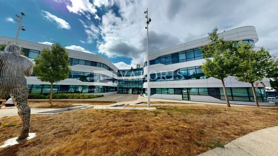 Office in Champagne-au-Mont-d'Or for lease - Building Photo - Image 2 of 4