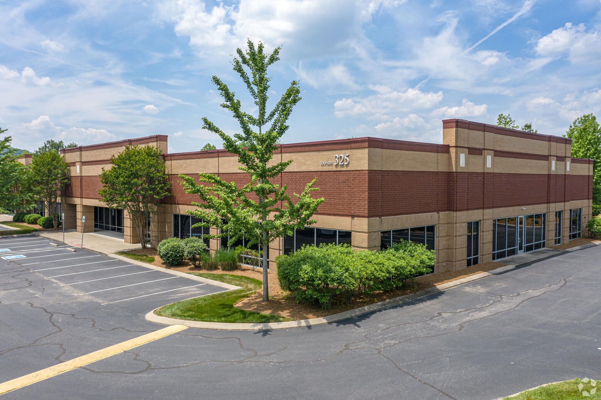 325 Seaboard Ln, Franklin, TN for sale Primary Photo- Image 1 of 1