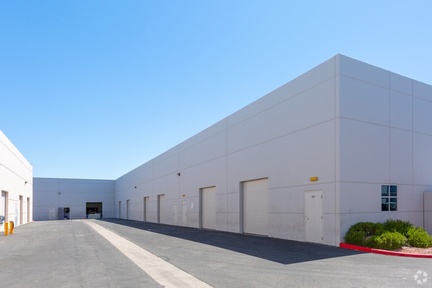 2475 W Cheyenne Ave, North Las Vegas, NV for lease - Building Photo - Image 3 of 10
