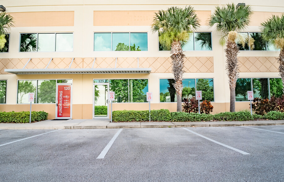 6457 Hazeltine National Dr, Orlando, FL for lease - Primary Photo - Image 1 of 7