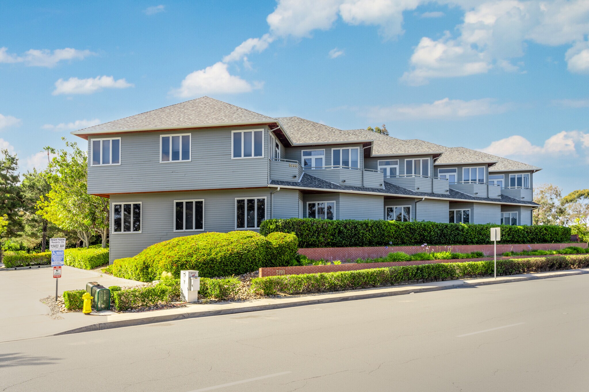 5190 Governor Dr, San Diego, CA for lease Primary Photo- Image 1 of 9