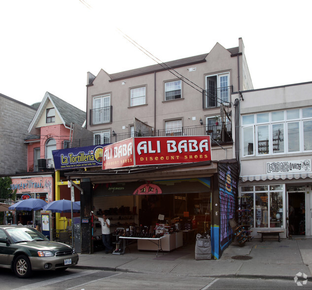 196-200 Augusta Ave, Toronto, ON for lease - Primary Photo - Image 1 of 2