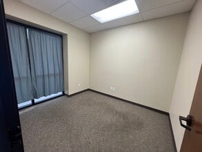 804 W I 240 Service Rd, Oklahoma City, OK for lease Interior Photo- Image 2 of 8