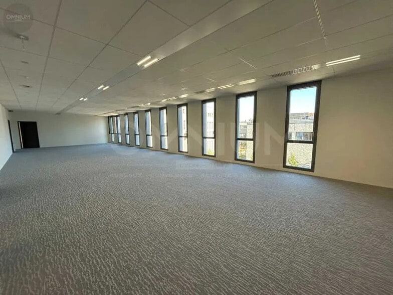 Office in Villeurbanne for sale - Building Photo - Image 3 of 17