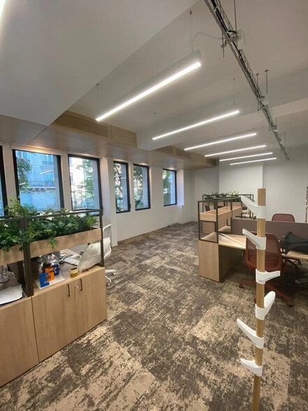 Coworking Space in Paris for lease - Interior Photo - Image 1 of 6