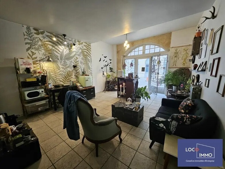 Retail in Bordeaux for lease - Interior Photo - Image 1 of 5