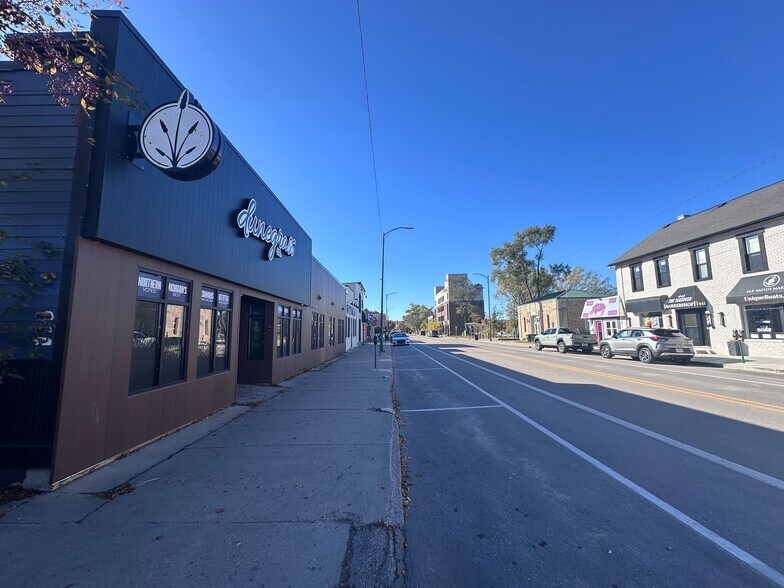 440 E Front St, Traverse City, MI for lease - Building Photo - Image 2 of 27